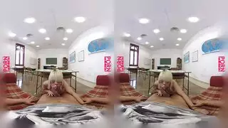 إنه يحتاج لرجل يعطيه قضيبه على الفور