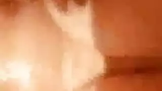 فتاة مفلس في أعلى أحمر أحمر