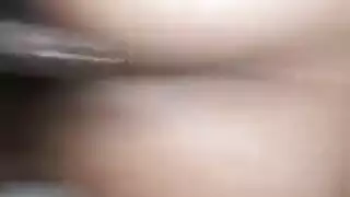 طفلة تركب رجل عجوز