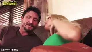 الاخت المطلقة تتناك من اخوها الكبير