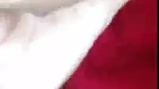 سيدة فرنسية الساخنة تقدم لها فمها ضيق.