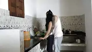 ناك اختة بالمطبخ تحسيس ونيك علي الواقف