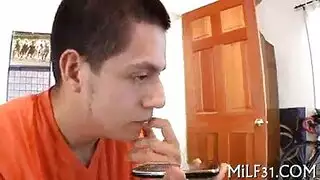 انابيب في كسها