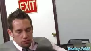 لقد خدع زوجته بفتاة جيدة معها