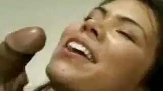 هل تأكل كس بلدي في المنزل؟