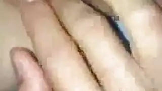 النموذج الفيتنامي يأخذ كرات عميقة اللسان