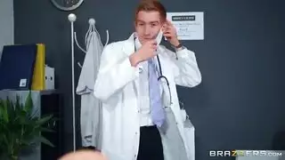 سكس اجنبي منحرف | مغامرات الطبيب في العيادة