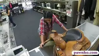 أطلقت سيئة فاتنة امرأة سمراء الهواة