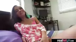 انها تظهر لك عندما يفرك بوسها الصغير