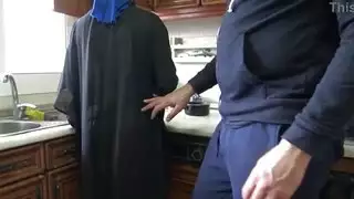زوجة الديوث العربية كريمة من قبل الصبي الألماني