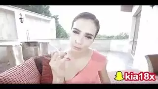 اثنين من الرغاوي مفلس تقاسم رجل وسيم