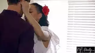 ذهبت زوجته من المنزل ولديه عشيقة أكثر جنسية