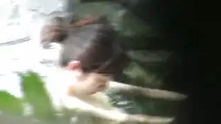 فاتنة الساخنة اليابانية الساخنة الحصول على الرطب وفوضوي