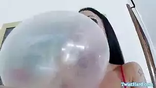 الجمال الأسترالي الملون يعطي الرأس ويحفز