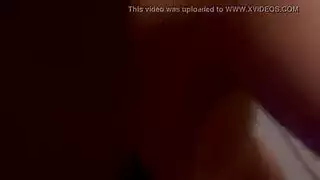 فتاة شقراء مثير تظهر لها كس كتي مذهلة لأنها تستعد لركوب الديك