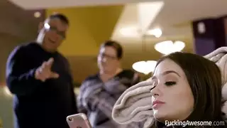 الصبي الذي يمارس الجنس مع كس مشعر جميل