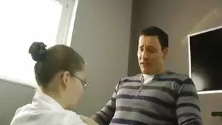 مراهقة ألمانية تتناك بعنف