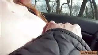 الجنس في السيارة مع الحلمة مع الحلمات كبيرة