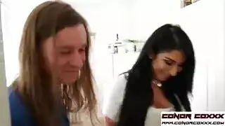 لديها لطيفة الحمار وجمل الرطب