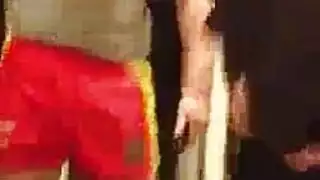 حزب مص الكمامات الشفوية والوجه الفوضوي
