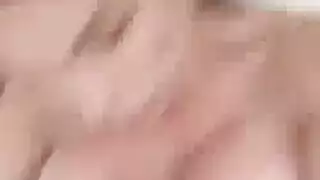 مثير امرأة سمراء ترانزيستور سخيف لها مانز الديك.