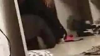 أثارت وقحة بيضاء أثارها أول ديك سوداء
