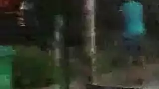 المراهق النحيف وصديق والدها يمارسان الجنس في السر مثل الجنون ، بينما لا أحد يراقبهما