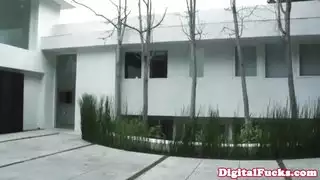 شاب يمارس الجنس مع نفسه ثم