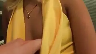 التبول على طاولة المطبخ في الكلية