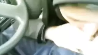 محجبة تمص الزب وتلحس الخصية في السيارة