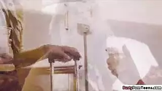 تشعر بالراحة عندما يخترق الشرج