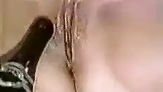 تم تعيين خورخي مارك لإرضاء كورا لأنها تحب الأحمال تدليك الظهر التي تشمل السياط.