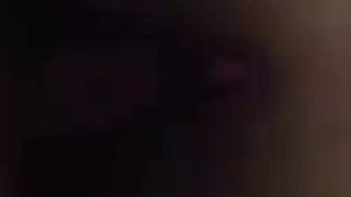 طفل أحمر لطيف فاتنة ينتشر الوردي.