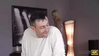 يضاجعها حتى يتركها عاجزة عن الكلام