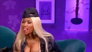 السمراوات الحمار كبيرة في الثلاثي مثليه