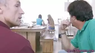 المراهق يمارس الجنس مع رجل ناضج