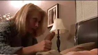 تبكي المراهقه من الالم