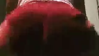 الساخنة ديماري دي يخرج من الجينز الممتد.