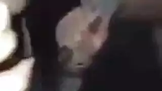 يزنق حبيبته في المول في الحمام و ياخدها قفش و تحرش مثير