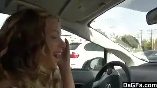 أنا أمارس الجنس مع صديق أختي في السيارة