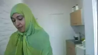 سحاق مغربي قحبة مغربية تجرب السكس السحاقي مع فتاة هولندية