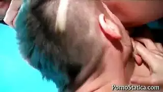 خنثى مع الديك ضخمة في الكثير