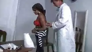يحصل مارس الجنس طبيب مندوف من قبل هذا المراهق