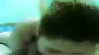 عمالة تفرك في كسها بجنون من الهيجان