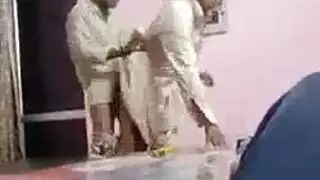 عيل بلطجي ينيك راجل عجوز في طيزه بالعافية