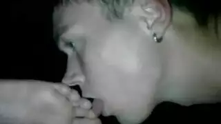 رجل نعسان العمل واقع القضيب.