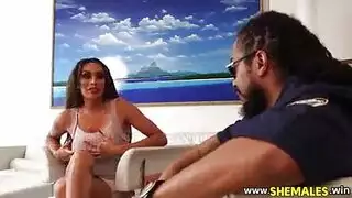 مخنثين شقراء الساخنة إعطاء هزات الجماع