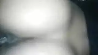 الأبنوس المغنية تلعب القذرة مع المرآة