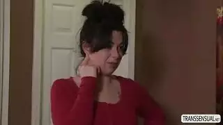 شرموطة متحولة جنسياً تمارس السحاق مع الملف المطلقة