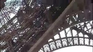 جنود فرنسيون ينيكون فتيات تحت برج إيفل
